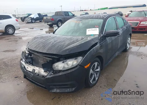 2018 Honda Civic Lx z USA, uszkodzony, nr VIN 19XFC2F59JE019185